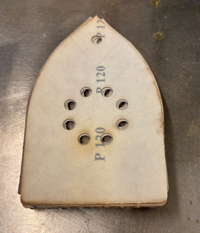 Sandpapir med 8 huller