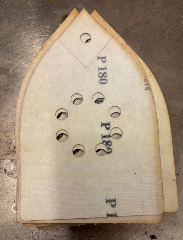 Sandpapir med 8 huller