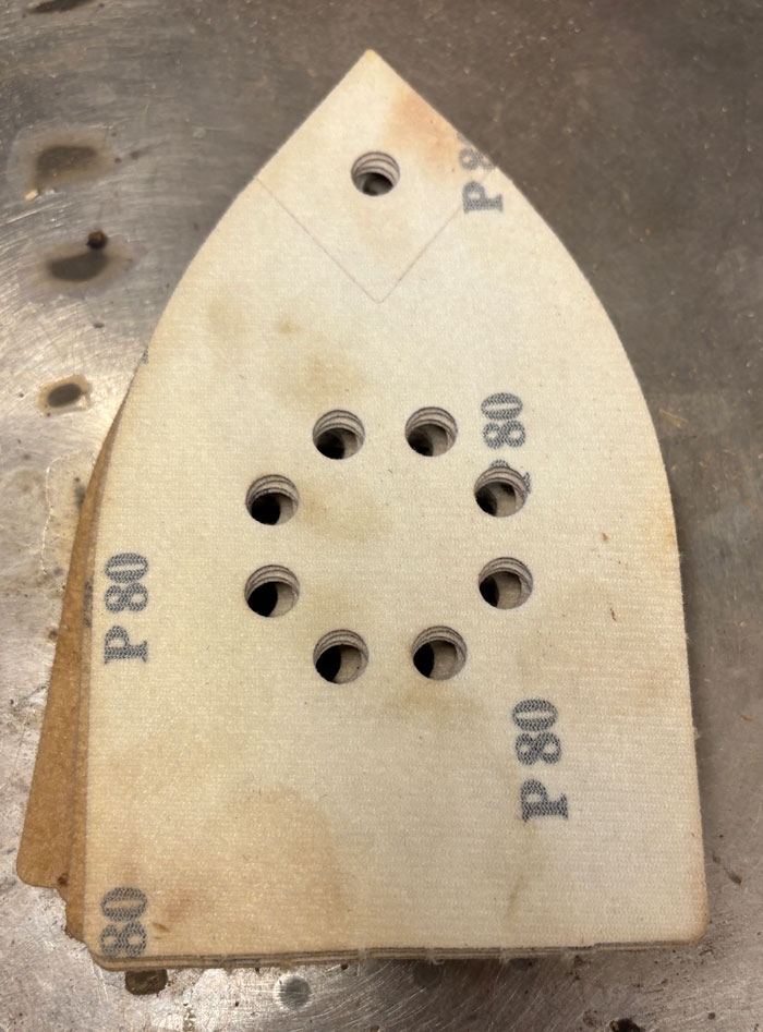 Sandpapir med 8 huller