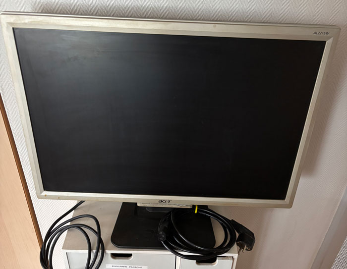 Acer LG2216W