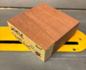 Sapele 136 x 136 x 50