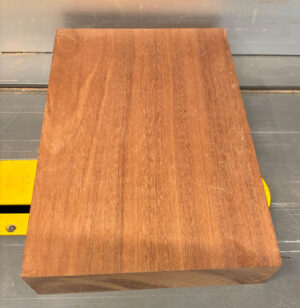 Sapele 320 x 218 x 51